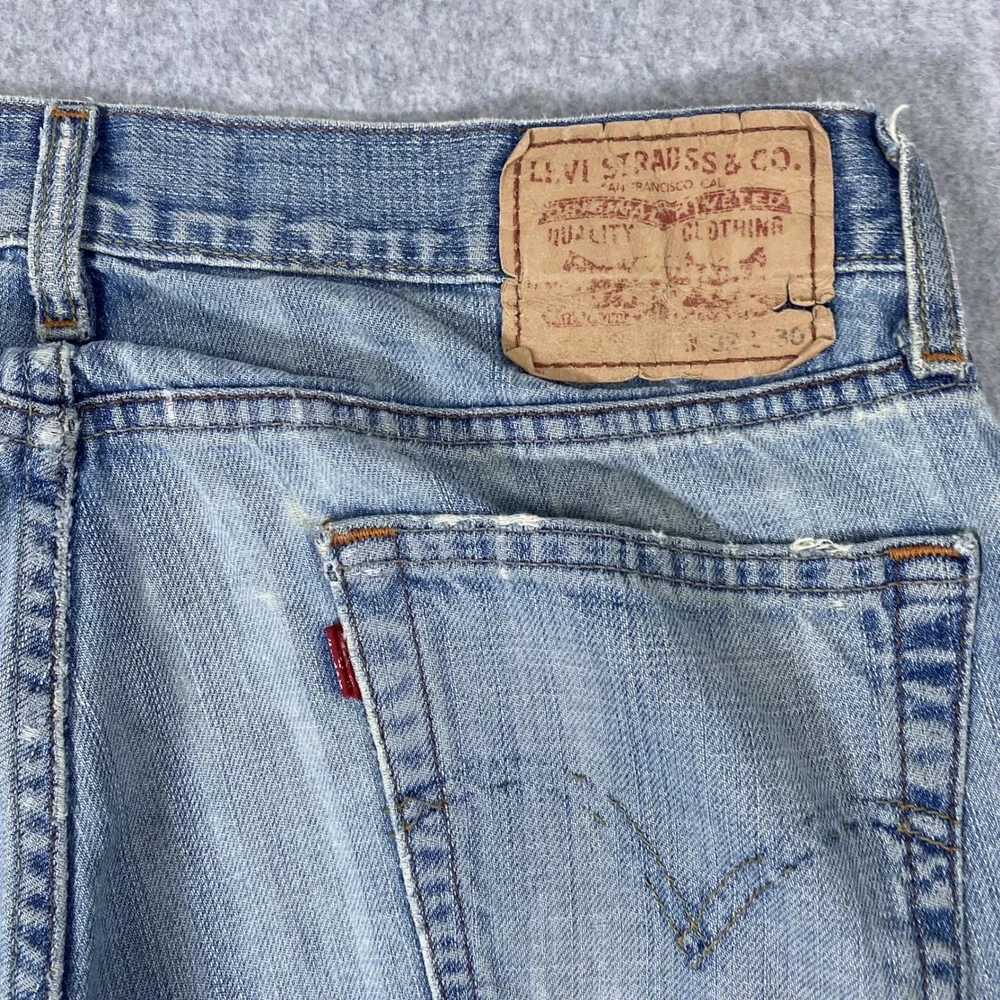Vintage Levi's 514 Slim Straight Jeans Men 32x30 Blue Distressed Destroyed Denim
